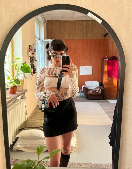 Naakte gelekte OnlyFans-foto van Malesia Baby