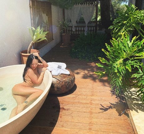 Naakte gelekte OnlyFans-foto van Asaakira