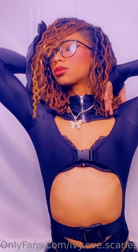 Ivyevescarlet