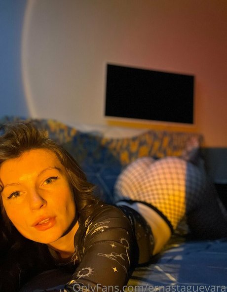 Naakte gelekte OnlyFans-foto van Ernesta Guevara