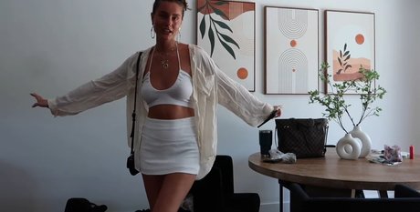 Naakte gelekte OnlyFans-foto van Destiny Sines