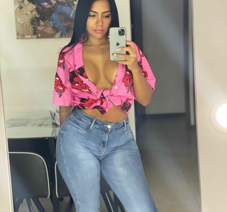 Naakte gelekte OnlyFans-foto van Antho Lynda