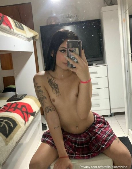Naakte gelekte OnlyFans-foto van Pietra Ardivino