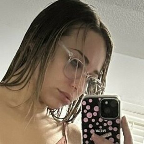 Naakte gelekte OnlyFans-foto van Macy Nicole Waker