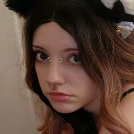 Naakte gelekte OnlyFans-foto van Ragebaby