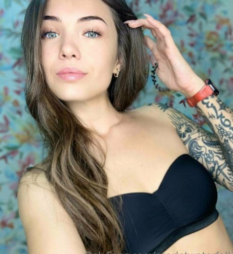 Naakte gelekte OnlyFans-foto van Yourqueen3