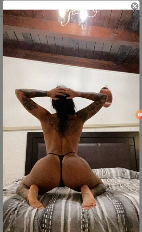 Naakte gelekte OnlyFans-foto van Erika Fernandez