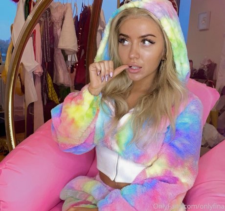 Naakte gelekte OnlyFans-foto van Onlyfina