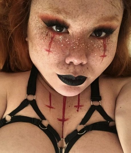 Naakte gelekte OnlyFans-foto van Unicornglitteryblood