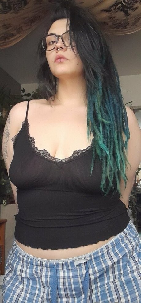 Naakte gelekte OnlyFans-foto van Bisibeth