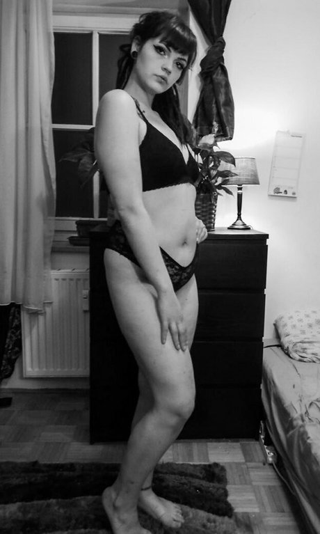 Naakte gelekte OnlyFans-foto van Bisibeth