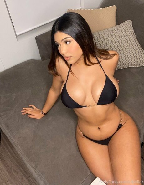 Naakte gelekte OnlyFans-foto van Uhhliar