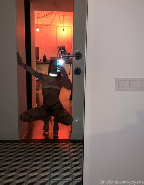 Naakte gelekte OnlyFans-foto van Baby Yona