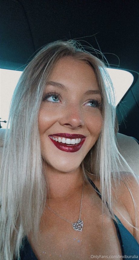 Naakte gelekte OnlyFans-foto van Lexi Burulia