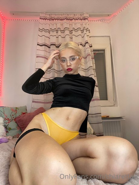 Naakte gelekte OnlyFans-foto van Chiaretta