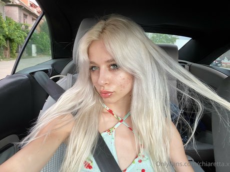 Naakte gelekte OnlyFans-foto van Chiaretta