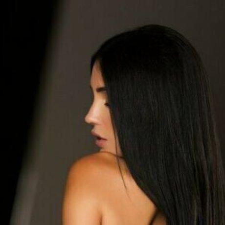 Naakte gelekte OnlyFans-foto van Andrea Cifuentes