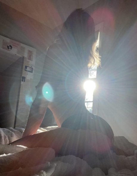Naakte gelekte OnlyFans-foto van Molly Sunshine