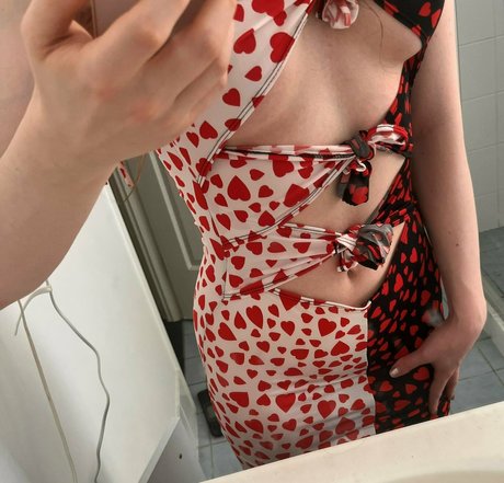 Naakte gelekte OnlyFans-foto van Rose Hathaway