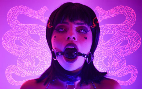 Naakte gelekte OnlyFans-foto van Cyberpunkgirl