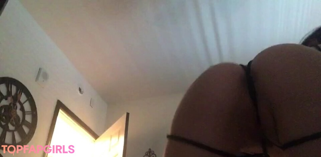 Naakte gelekte OnlyFans-foto van Tessa Fowler #1758