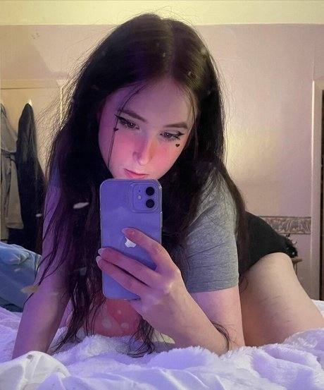 Naakte gelekte OnlyFans-foto van Brattyrin