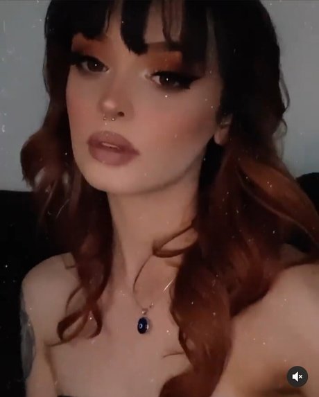 Naakte gelekte OnlyFans-foto van Mystichan
