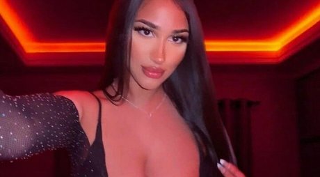 Naakte gelekte OnlyFans-foto van Caramelcandyxxx