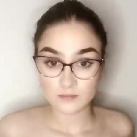 Naakte gelekte OnlyFans-foto van Anna Curvy