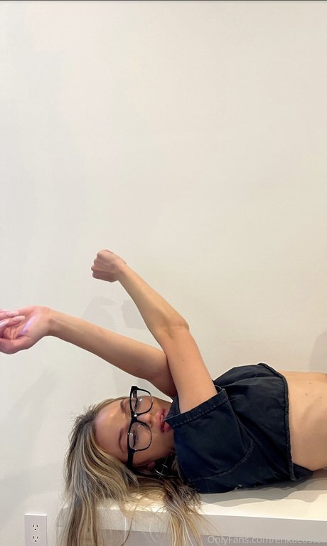 Naakte gelekte OnlyFans-foto van Erika Costell