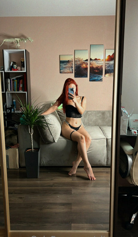 Naakte gelekte OnlyFans-foto van Alter Eva