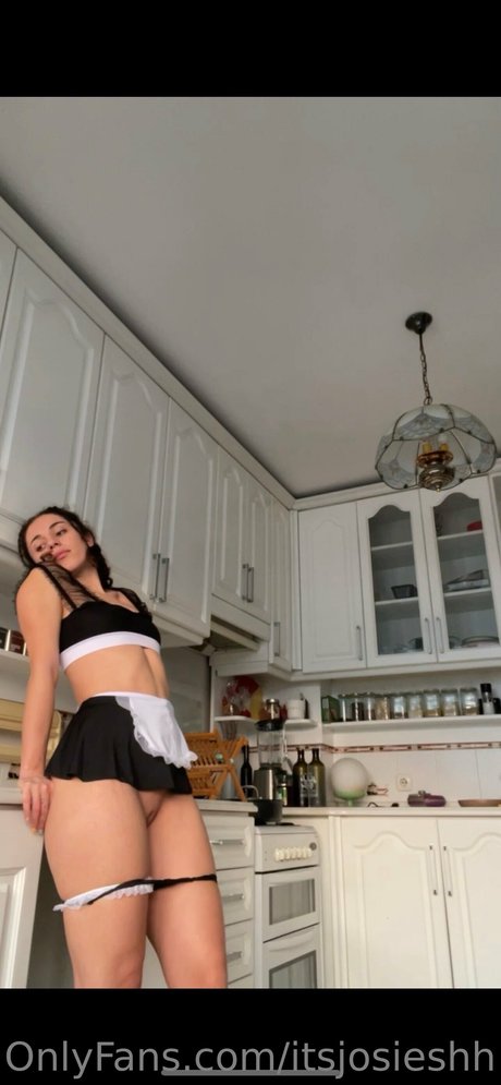 Naakte gelekte OnlyFans-foto van Josimikku