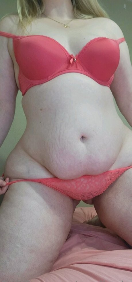 Naakte gelekte OnlyFans-foto van Sandie Cheeks