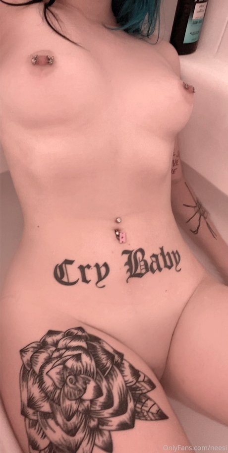 Naakte gelekte OnlyFans-foto van Neesi