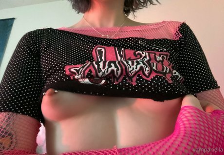 Naakte gelekte OnlyFans-foto van Vamparie