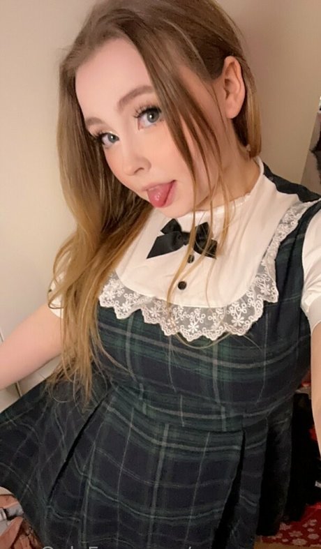 Naakte gelekte OnlyFans-foto van Enyaarwyen
