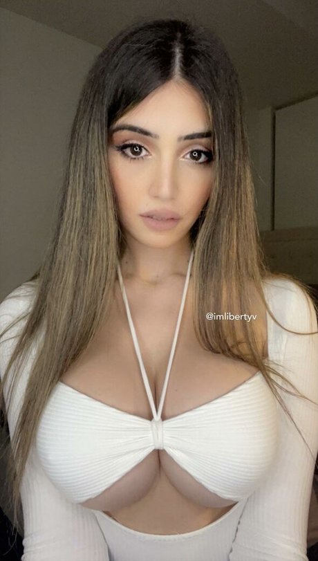 Naakte gelekte OnlyFans-foto van Liberty Valentine