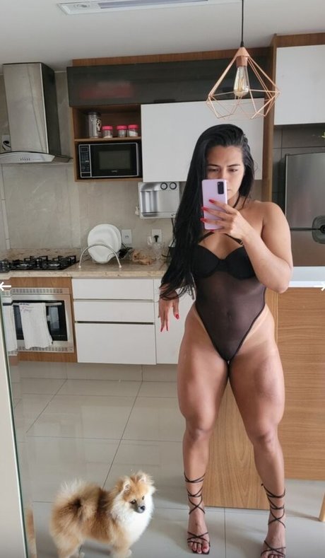Naakte gelekte OnlyFans-foto van Karen Priscilla