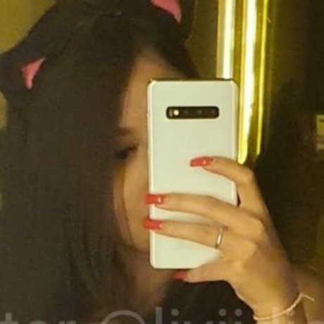 Naakte gelekte OnlyFans-foto van Livia Dias