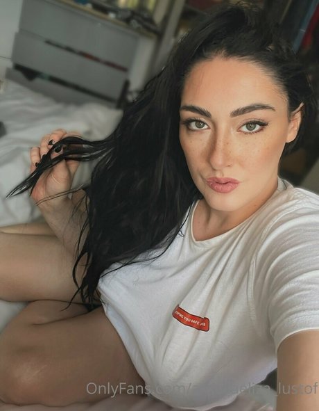 Naakte gelekte OnlyFans-foto van Eliza Lust