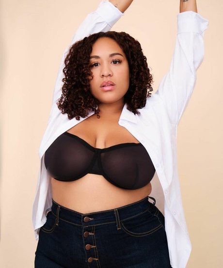 Naakte gelekte OnlyFans-foto van Katmari23