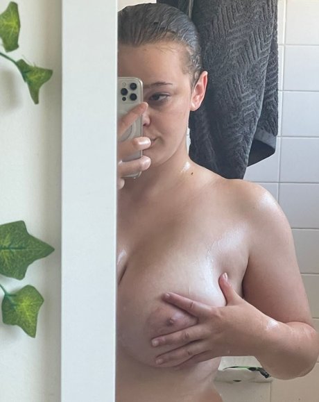 Naakte gelekte OnlyFans-foto van Bitterbritt