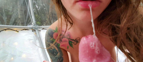 Naakte gelekte OnlyFans-foto van Smellsliketnspiritvip