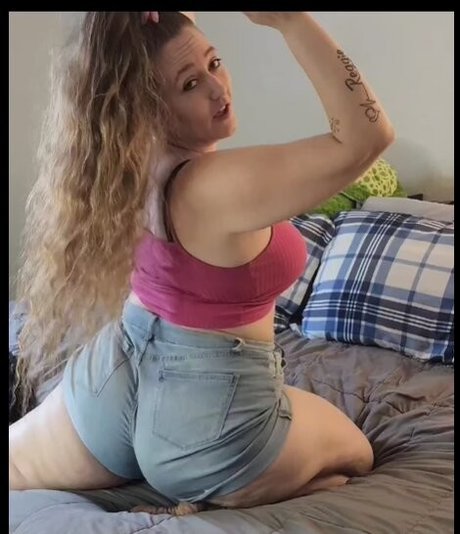 Naakte gelekte OnlyFans-foto van Miss Tilly Babie