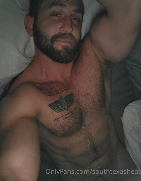 Naakte gelekte OnlyFans-foto van Southtexasheat
