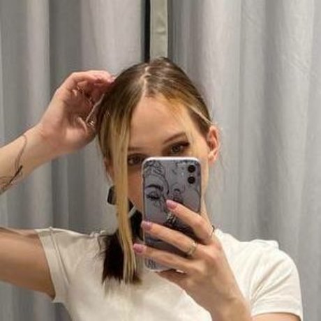 Naakte gelekte OnlyFans-foto van Leronbaron