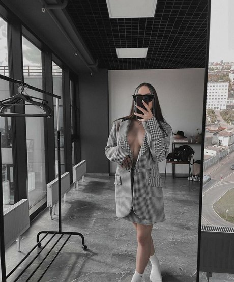 Naakte gelekte OnlyFans-foto van Leronbaron