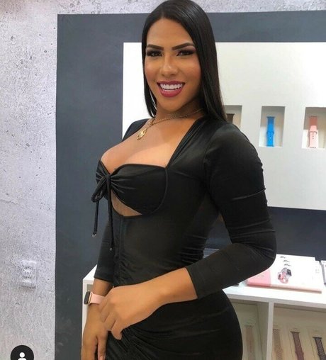 Naakte gelekte OnlyFans-foto van Lia Ferraz 