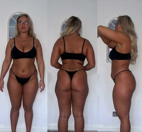 Naakte gelekte OnlyFans-foto van Sophieaustin