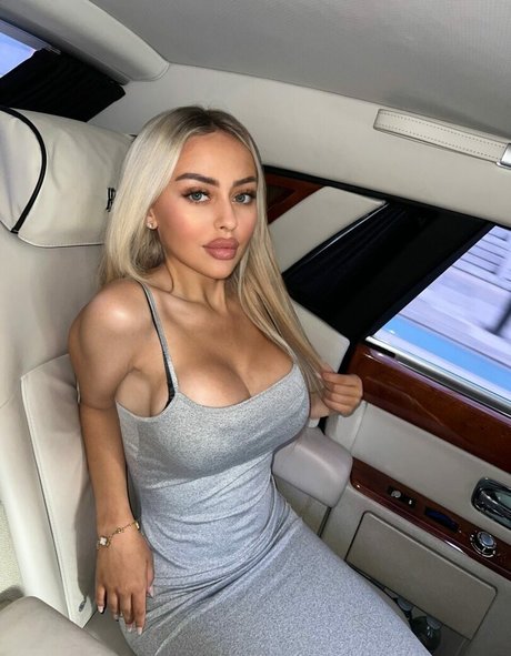 Naakte gelekte OnlyFans-foto van Alicia Bell